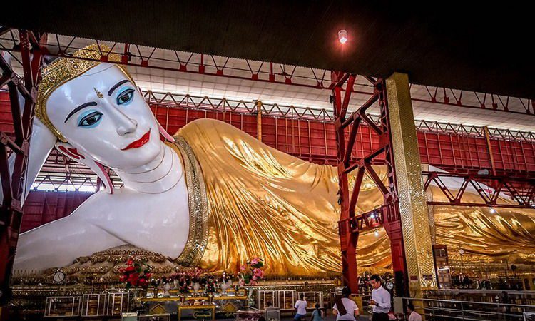 Chauk Htat Gyi Pagoda and a 66-meter-long reclining Buddha